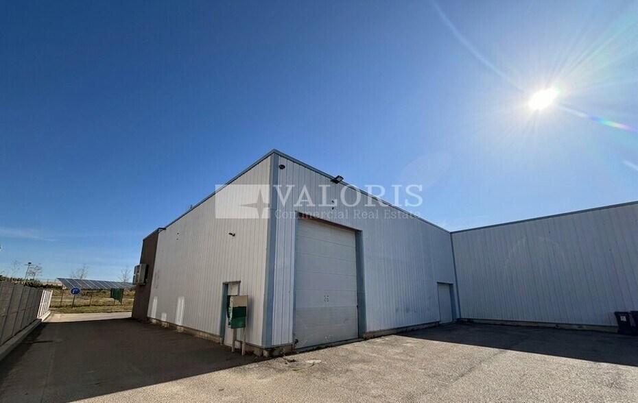 Local d'activités dans Lentilly à vendre - Photo de l’immeuble – Image 1 sur 5
