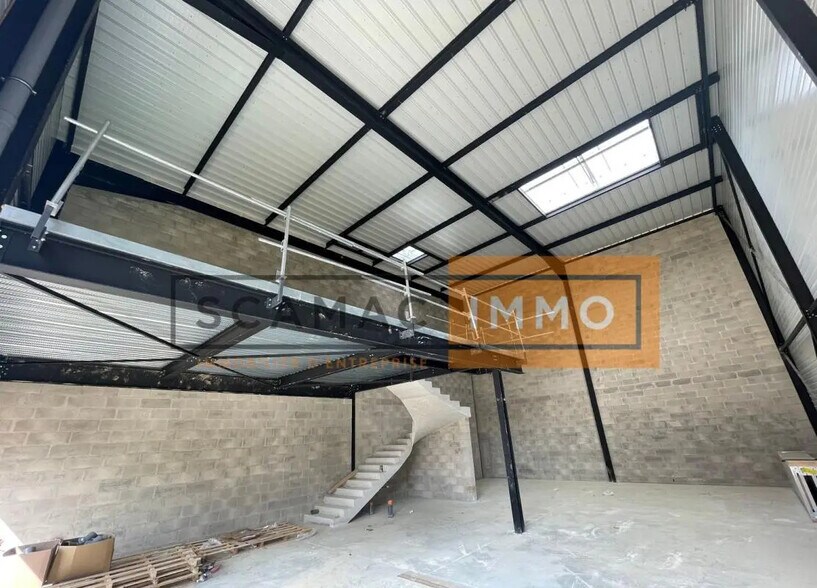 Local d'activités dans Courtry à vendre - Photo de l’immeuble – Image 3 sur 6