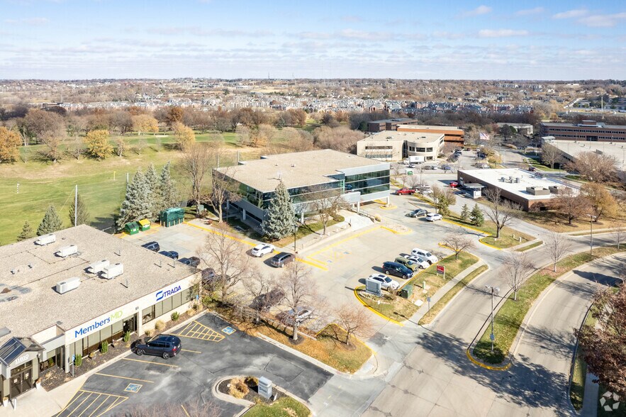 11718 Nicholas St, Omaha, NE à louer - Photo de l’immeuble – Image 2 sur 14