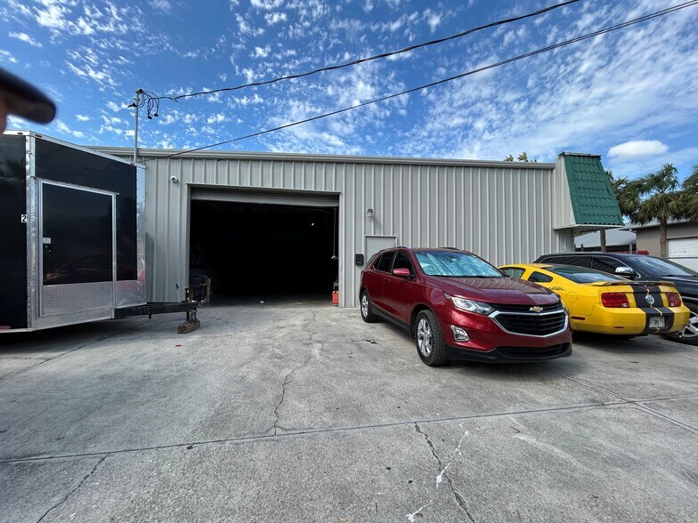 17221 Alico Center Rd, Fort Myers, FL à vendre - Photo de l’immeuble – Image 2 sur 4