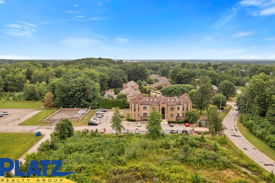 8544 Hickory Hill Dr, Poland, OH à vendre - Photo de l’immeuble – Image 3 sur 14