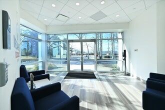 10 Commerce Dr, Hauppauge, NY à louer Photo intérieure– Image 2 sur 7