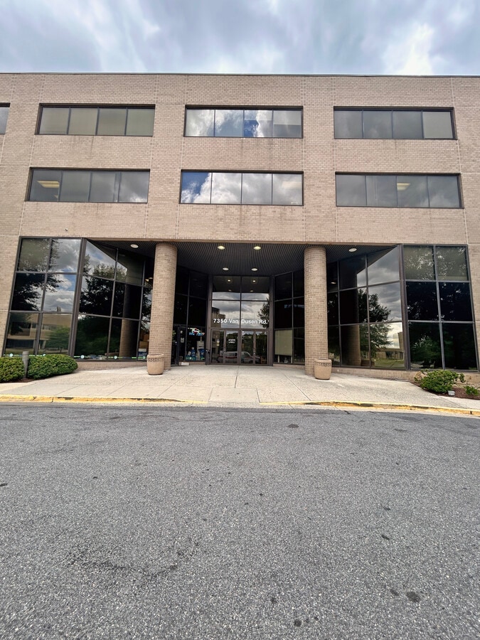 7350 Van Dusen Rd, Laurel, MD 20707 - Lot 240 - - Photo intérieure - Image 1 of 14