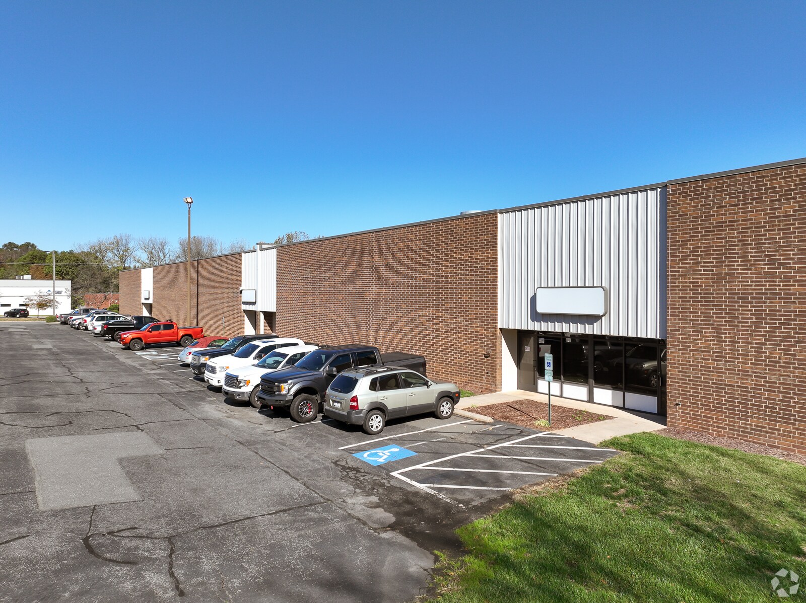 4101 Revolution Park Dr, Charlotte, NC à louer Photo de l’immeuble– Image 1 sur 34