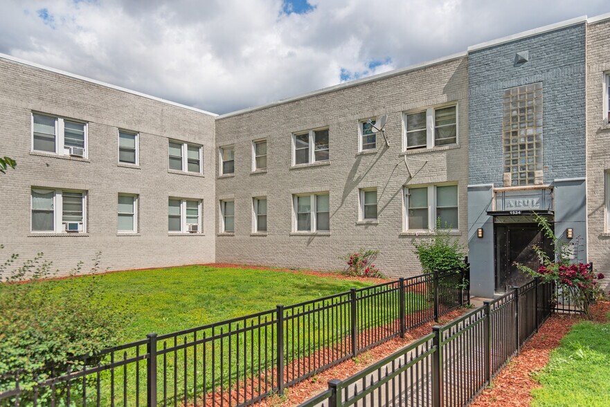 1524 F St NE, Washington, DC à vendre - Photo de l’immeuble – Image 2 sur 16