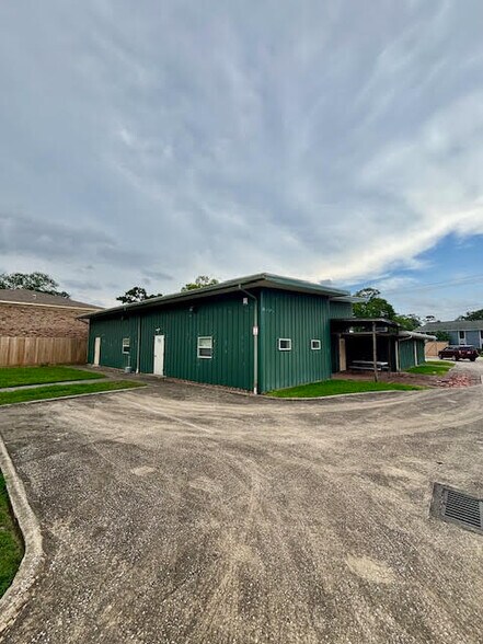 4202 Sherwood Ln, Houston, TX à louer - Photo de l’immeuble – Image 3 sur 7