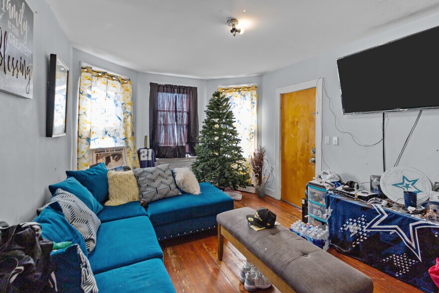 65 Russo St, Providence, RI à vendre - Photo de l’immeuble – Image 2 sur 14