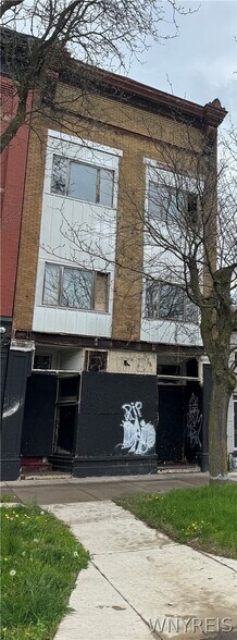 326 Niagara St, Niagara Falls, NY à vendre - Photo de l’immeuble – Image 1 sur 4