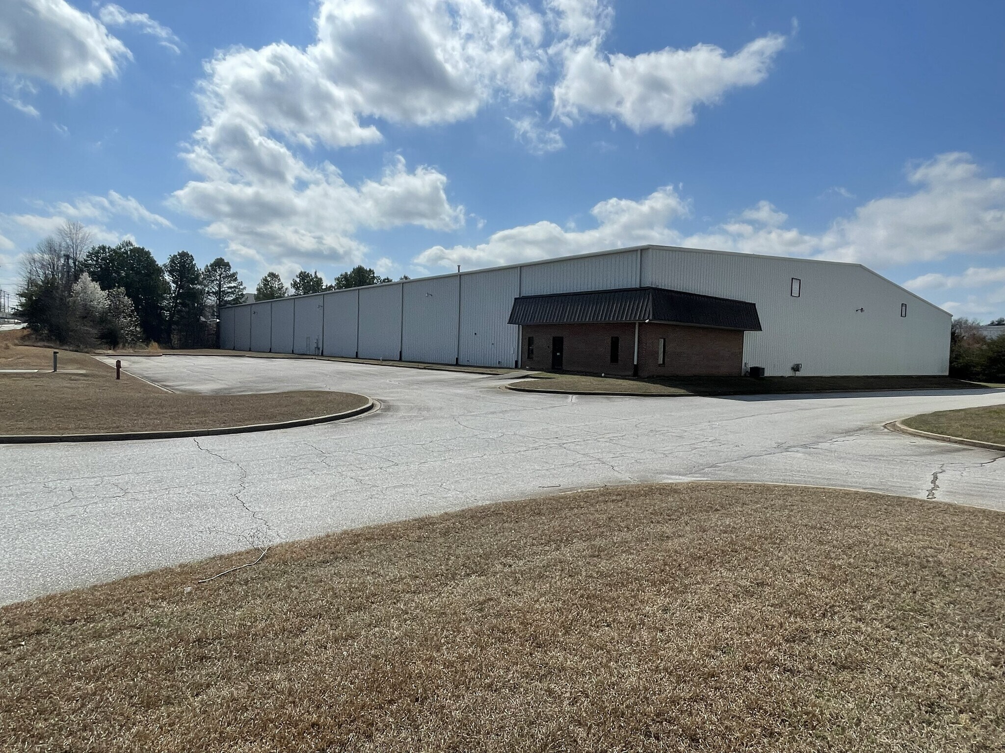 710 Duncan Reidville Rd, Duncan, SC à louer Photo principale– Image 1 sur 8