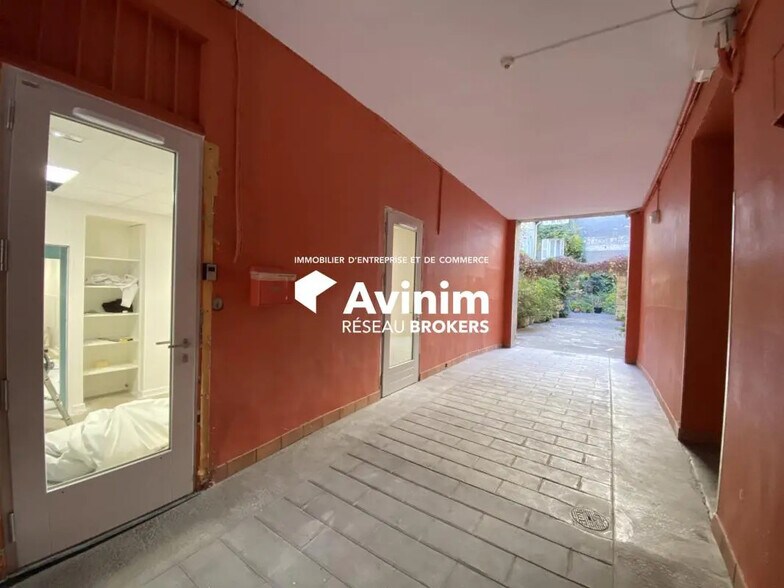 Local commercial dans Grenoble à vendre - Photo de l’immeuble – Image 3 sur 25