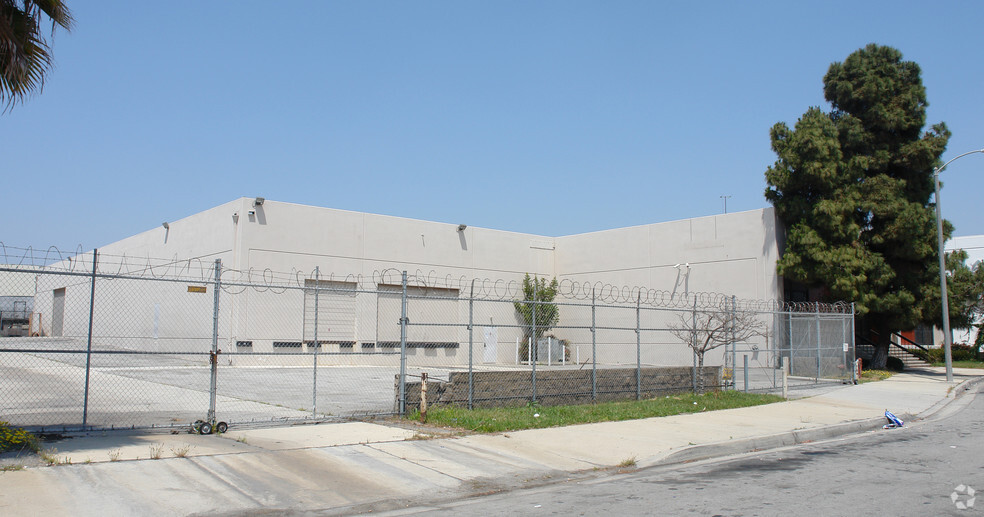 109 W 134th St, Los Angeles, CA à louer - Photo de l’immeuble – Image 3 sur 5