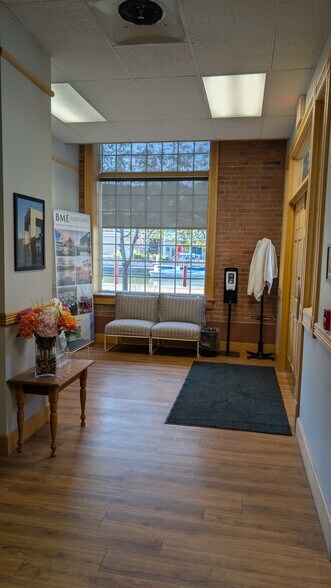 10 Liftbridge Ln E, Fairport, NY à louer - Photo de l’immeuble – Image 3 sur 10