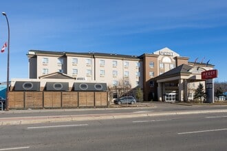 8200 Franklin Ave, Fort McMurray, AB à louer Photo intérieure– Image 1 sur 49