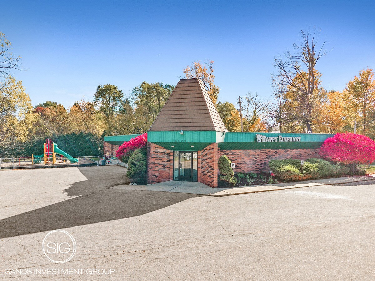 3325 Aurelius Rd, Lansing, MI à vendre Photo principale– Image 1 sur 6