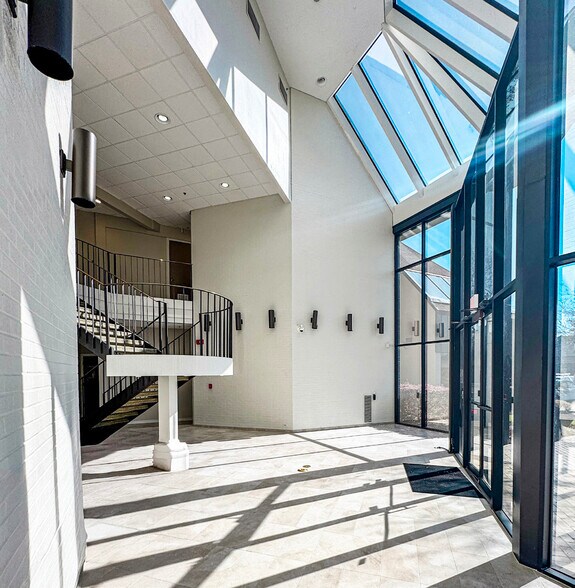 9000 Cypress Green Dr, Jacksonville, FL à louer - Photo de l’immeuble – Image 2 sur 14