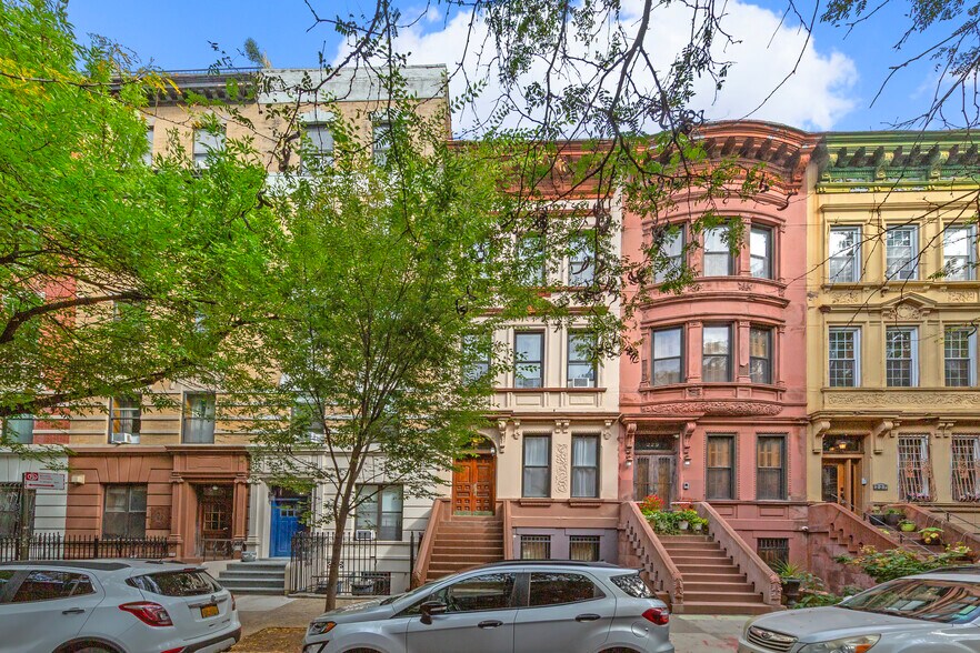 231 W 137th St, New York, NY à vendre - Photo de l’immeuble – Image 2 sur 9