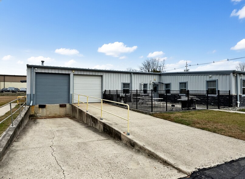 2039 Briggs Rd, Mount Laurel, NJ à vendre - Photo de l’immeuble – Image 2 sur 7