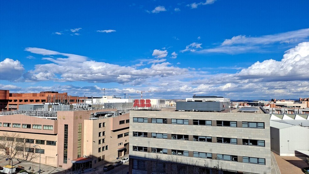 Industriel/Logistique dans Madrid, Madrid à vendre - Photo de l’immeuble – Image 2 sur 2