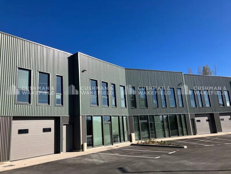 Local d'activités dans Aubagne à vendre - Photo de l’immeuble – Image 1 sur 15