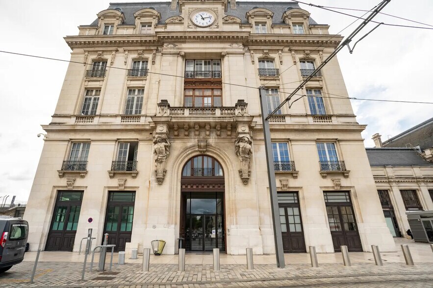 Bureau dans Bordeaux à louer - Photo de l’immeuble – Image 2 sur 10