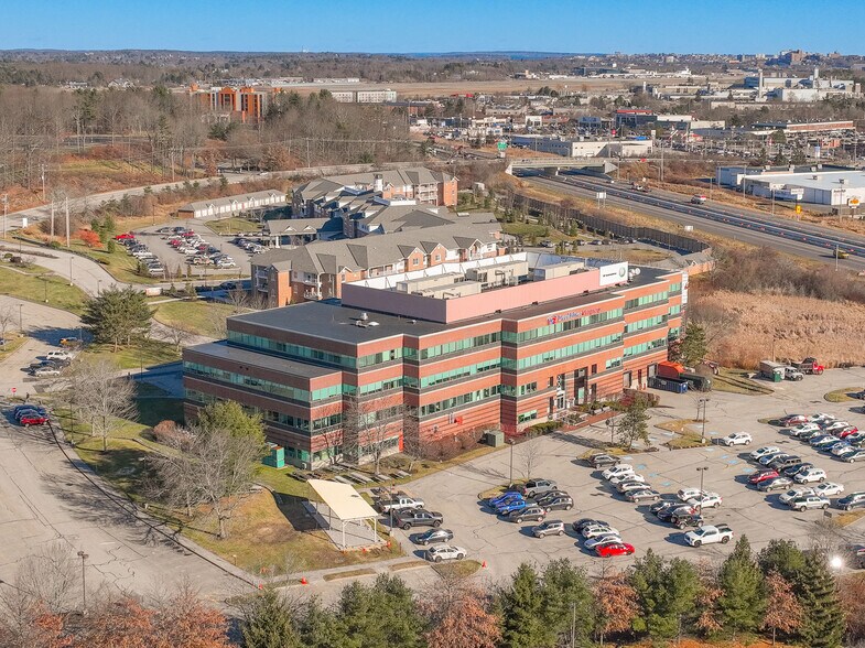 82 Running Hill Rd, South Portland, ME à vendre - Photo de l’immeuble – Image 1 sur 13