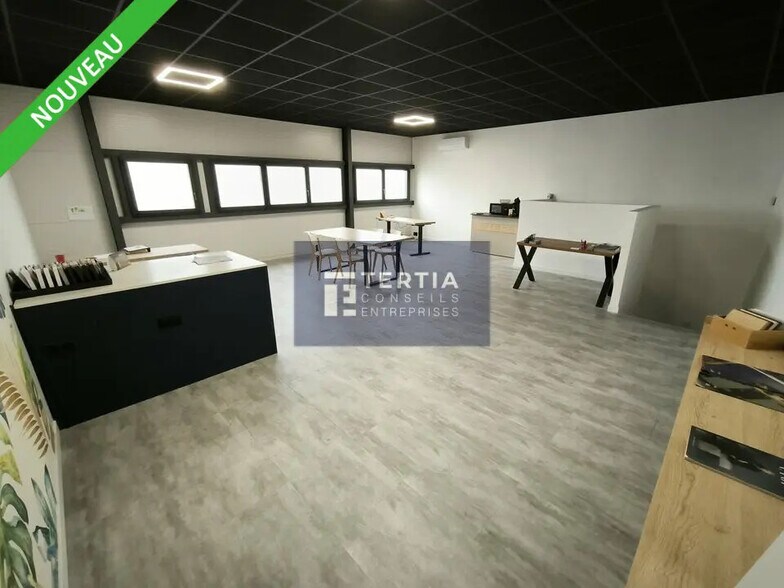 Local d’activités dans Valergues à louer - Photo de l’immeuble – Image 1 sur 6