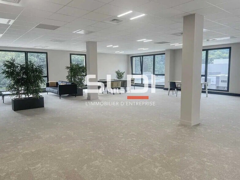 Bureau dans Tarare à louer - Photo de l’immeuble – Image 3 sur 7