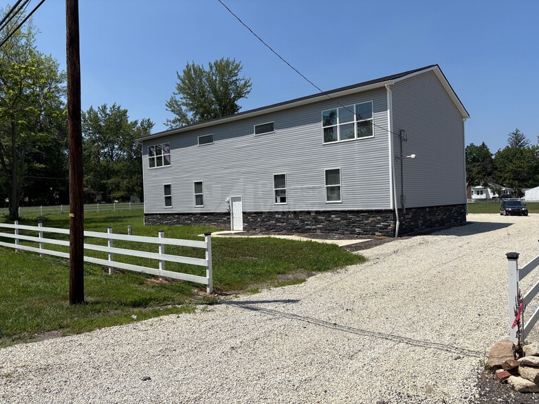 1627 Krumroy Rd, Akron, OH à vendre - Photo de l’immeuble – Image 1 sur 6