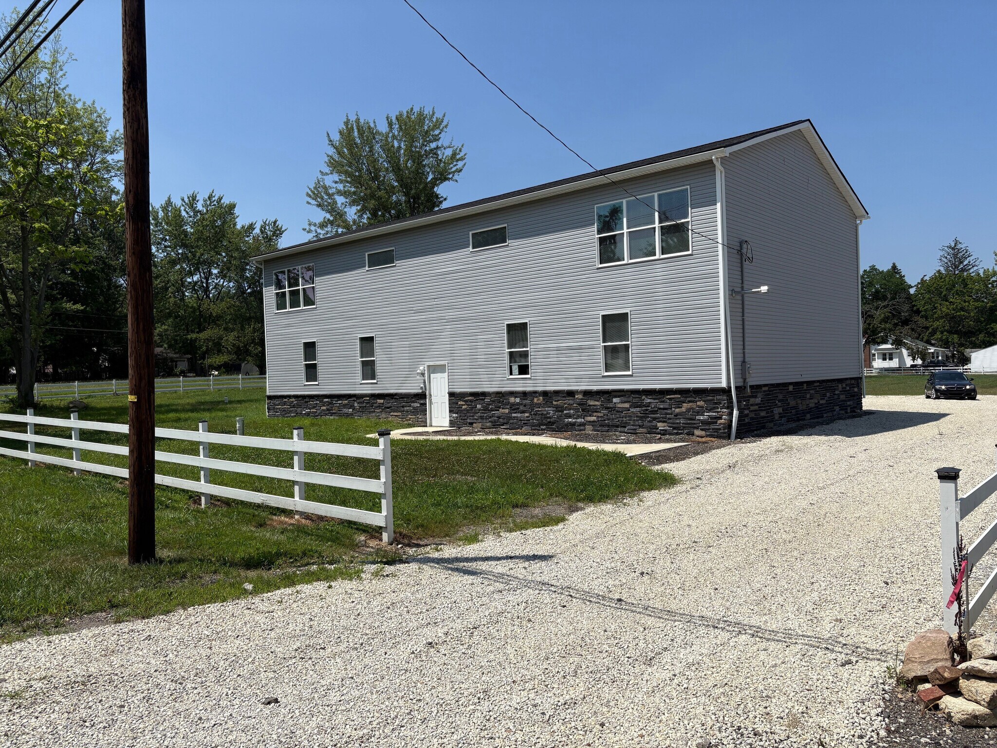 1627 Krumroy Rd, Akron, OH à vendre Photo de l’immeuble– Image 1 sur 7