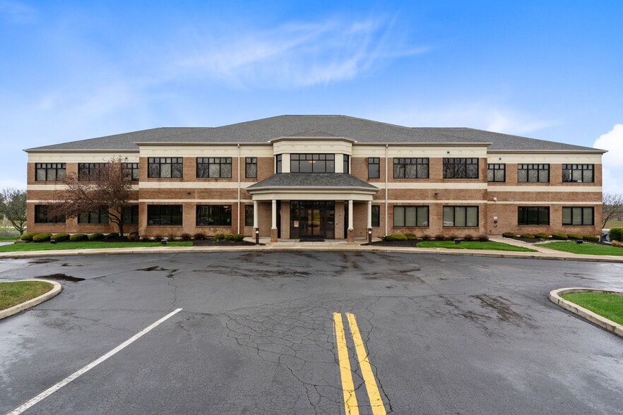 7501 Paragon Rd, Dayton, OH à louer - Photo de l’immeuble – Image 2 sur 19