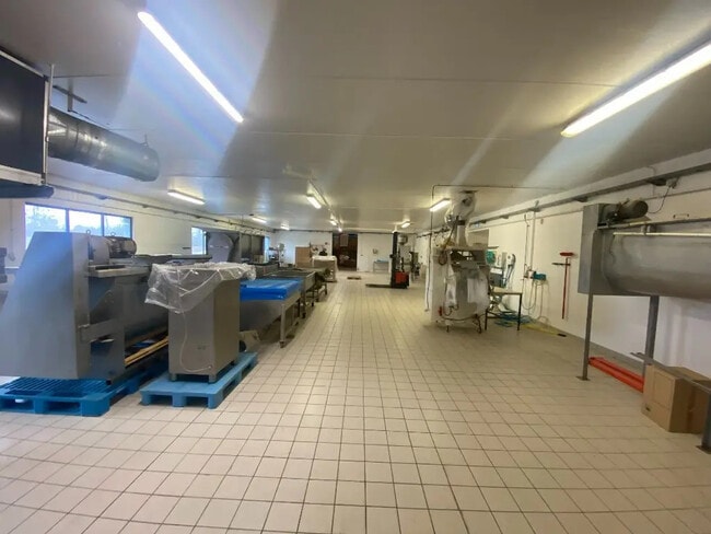 Plus de détails pour Local d'activités à louer