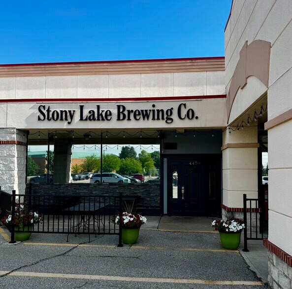 423-471 E Michigan Ave, Saline, MI à louer - Photo de l’immeuble – Image 1 sur 9