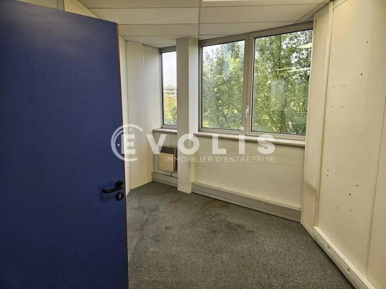 Bureau dans Châtenay-Malabry à louer - Photo de l’immeuble – Image 3 sur 8