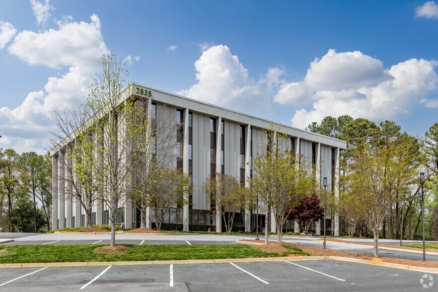 2835 Brandywine Rd, Atlanta, GA à louer - Photo de l’immeuble – Image 3 sur 5