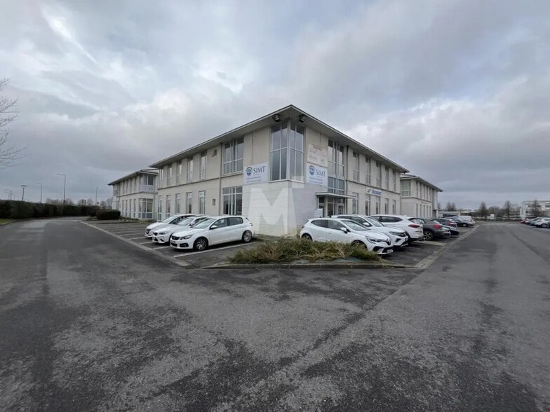 Bureau dans Lieusaint à vendre - Photo de l’immeuble – Image 1 sur 9