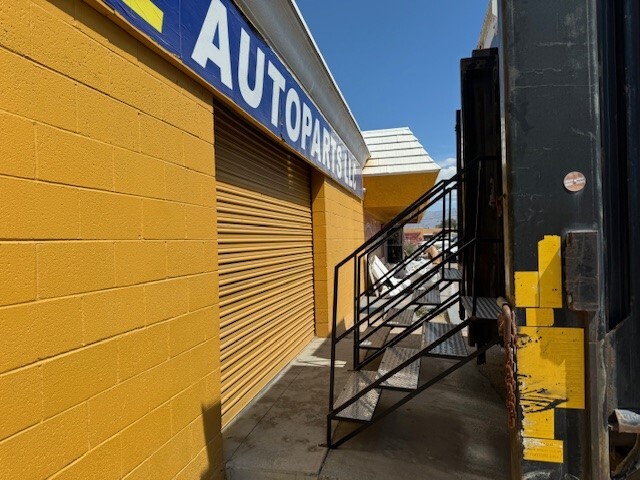 2167 N Decatur Blvd, Las Vegas, NV à louer - Photo de l’immeuble – Image 2 sur 5