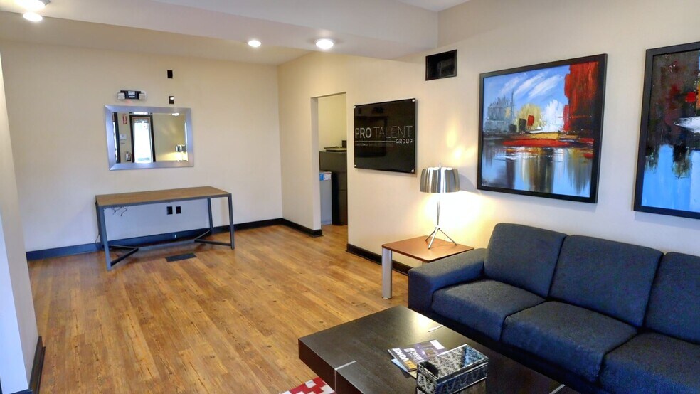 710 E 64th St, Indianapolis, IN à louer - Photo de l’immeuble – Image 3 sur 44
