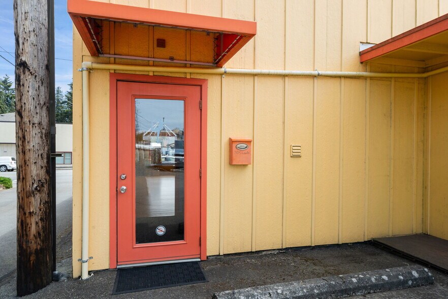 710 S Lincoln St, Port Angeles, WA à vendre - Photo de l’immeuble – Image 3 sur 41