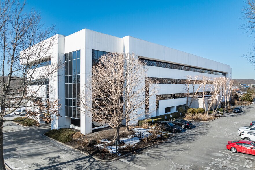 200 Broadhollow Rd, Melville, NY à louer - Photo de l’immeuble – Image 2 sur 7