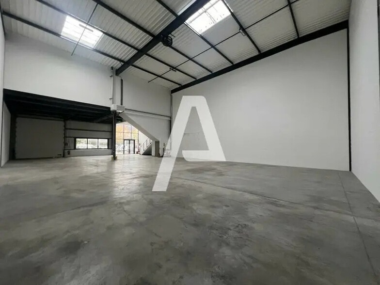 441 Avenue Marguerite Perey, Lieusaint à louer - Photo de l’immeuble – Image 2 sur 5