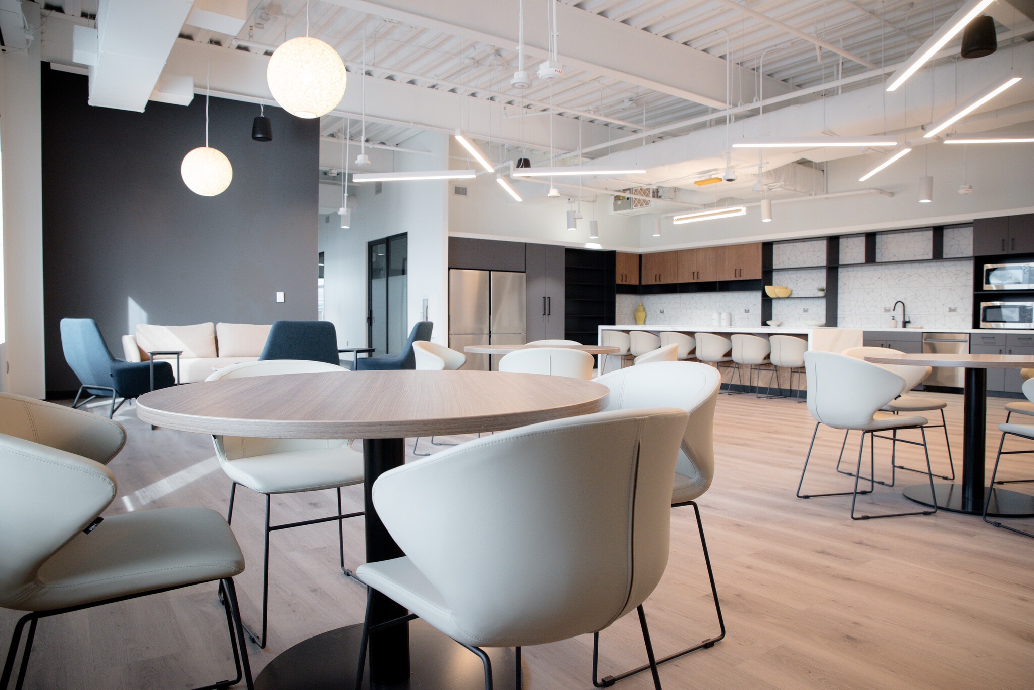 5825 University Research Ct, College Park, MD à louer Photo principale– Image 1 sur 10