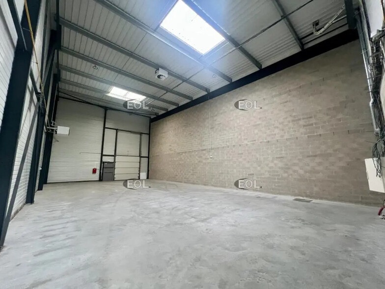 Local d’activités dans Saint-Denis à louer - Photo intérieure – Image 3 sur 8
