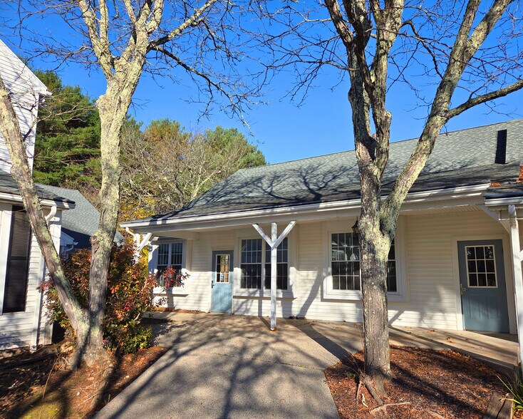 395 W Avon Rd, Avon, CT à louer - Photo de l’immeuble – Image 2 sur 4