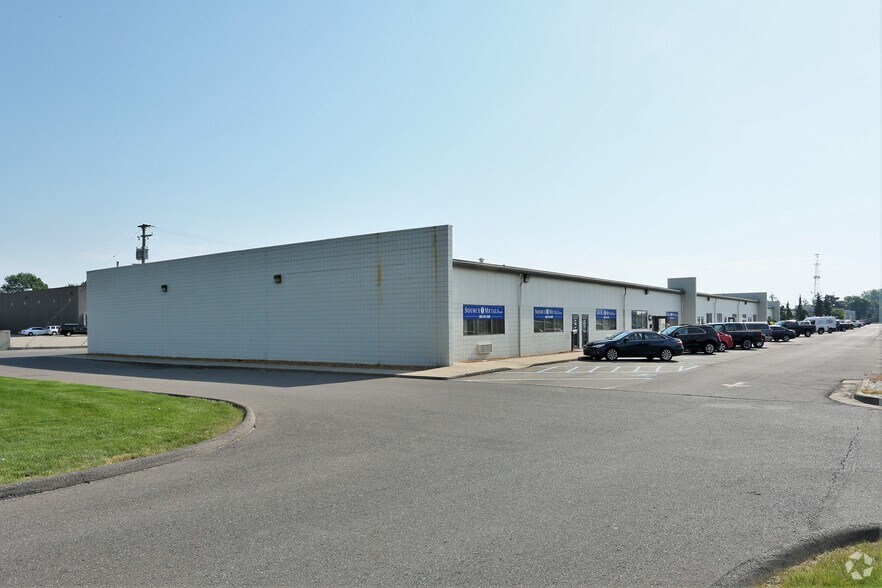 42800-42892 Mound Rd, Sterling Heights, MI à louer - Photo de l’immeuble – Image 2 sur 4