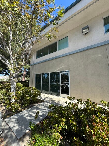 2300 Knoll Dr, Ventura, CA à louer - Photo de l’immeuble – Image 3 sur 21