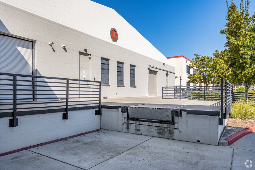 5012-5116 Dudley Blvd, Mcclellan, CA à louer - Photo de l’immeuble – Image 3 sur 22