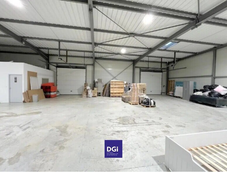 Bureau dans Gallargues-le-Montueux à louer - Photo de l’immeuble – Image 1 sur 5