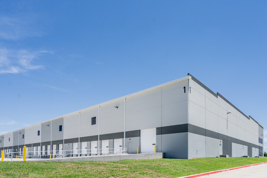 McAngus Rd & TX 130, Del Valle, TX à louer - Photo de l’immeuble – Image 3 sur 35