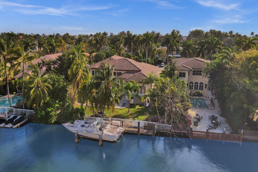 584 Golden Beach Dr, Golden Beach, FL à vendre - Photo de l’immeuble – Image 3 sur 65