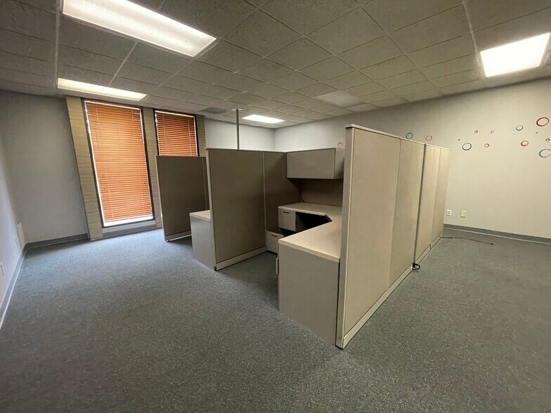 2401 Fairlane Dr, Montgomery, AL à vendre - Photo de l’immeuble – Image 2 sur 10